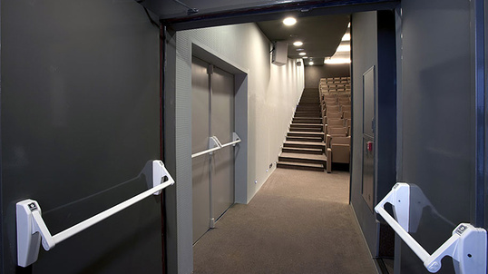 Противопожарные акустические двери 45db с системой Антипаника